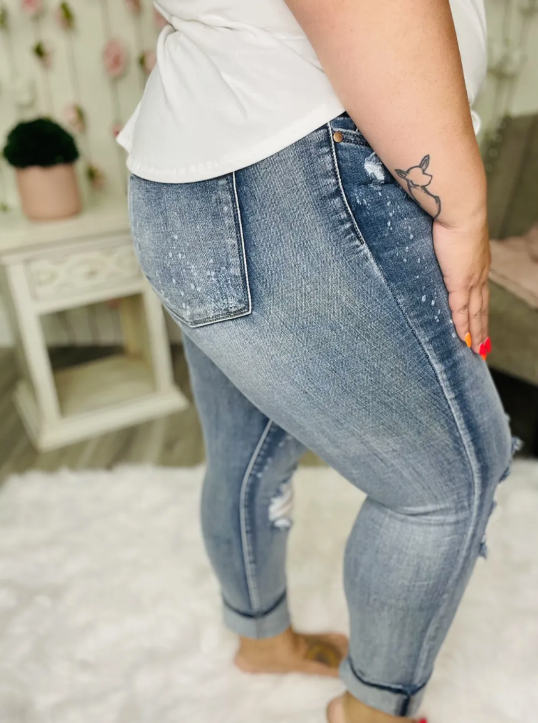 Curvy Sizes 14W - 24W Judy Blue Denim | Monterey Mid-Rise Bleached Boyfriend Jeans
